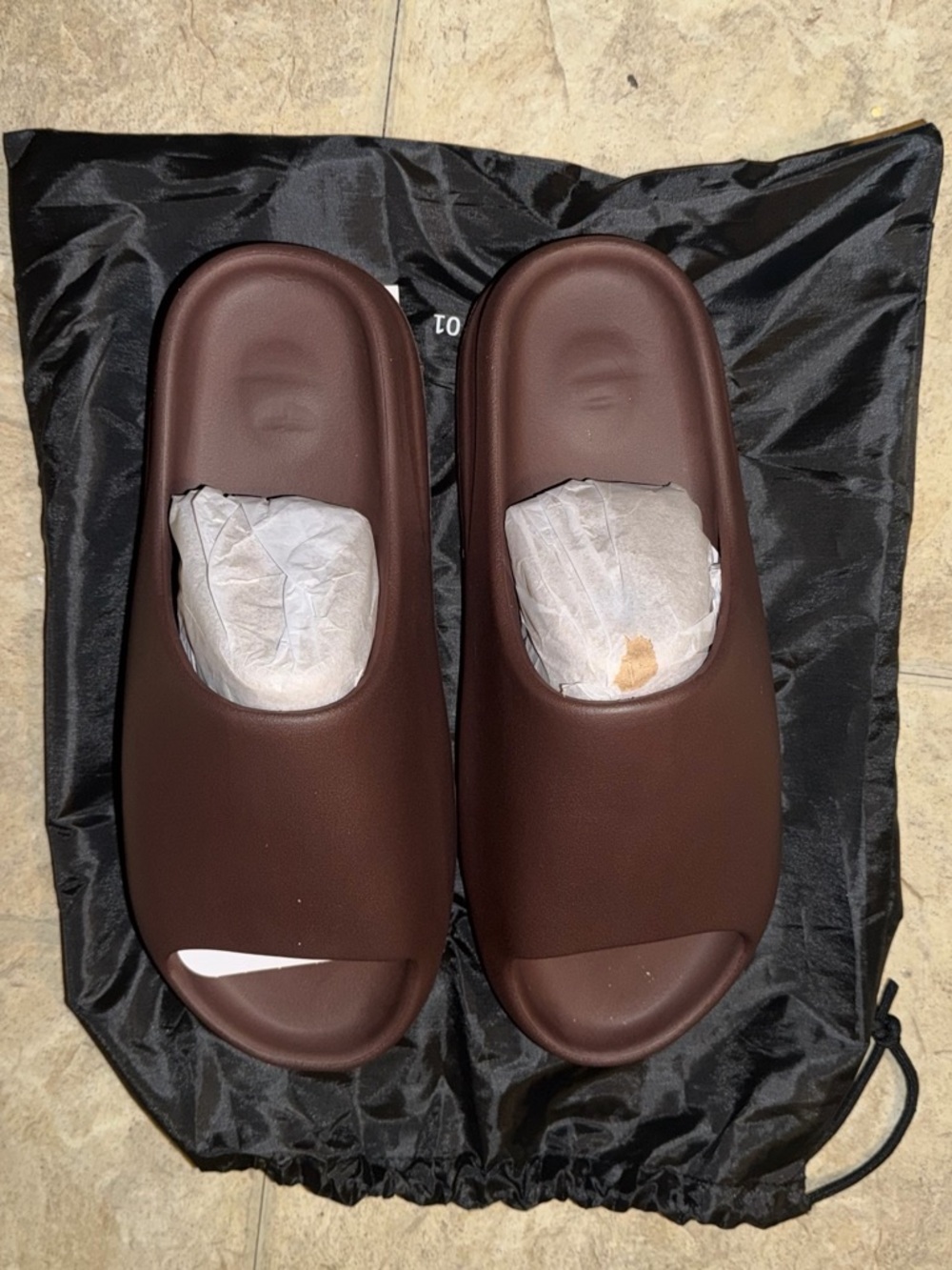 brand new Yeezy ys01 slides SIZE 9